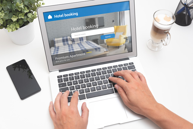 英語「I booked online」の意味って？