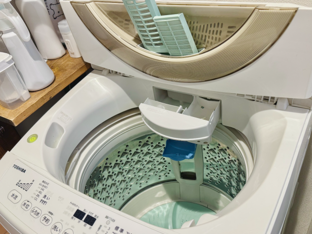 フタを開けた洗濯機