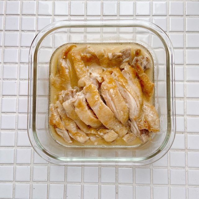鶏もも肉の酒蒸し