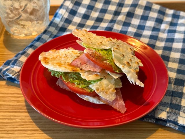 餃子の皮で!「パリパリBLT風サンド」