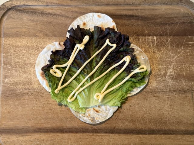 レタスをのせる