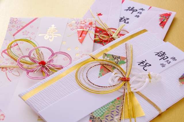 結婚式・出産・葬儀…いくら包む？冠婚葬祭のお金の相場