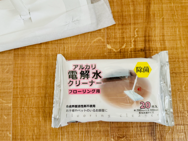 アルカリ電解水シートとフローリングワイパー