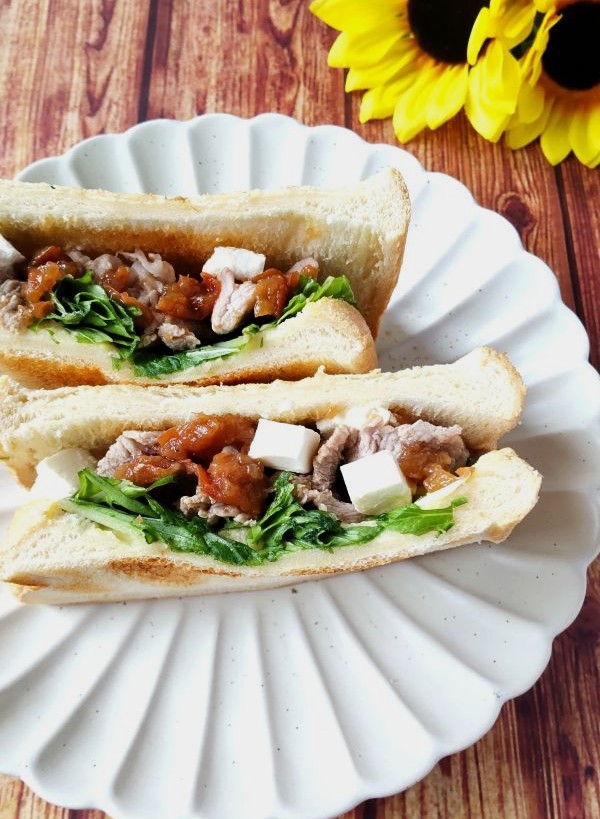 朝ごはんが待ち遠しくなる！さっぱり食べやすい「梅だれ豚しゃぶサンドイッチ」