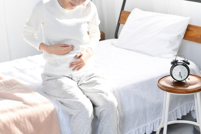 腹痛　女性　朝