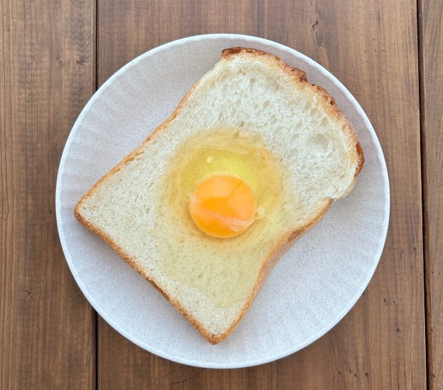 生卵と食パン