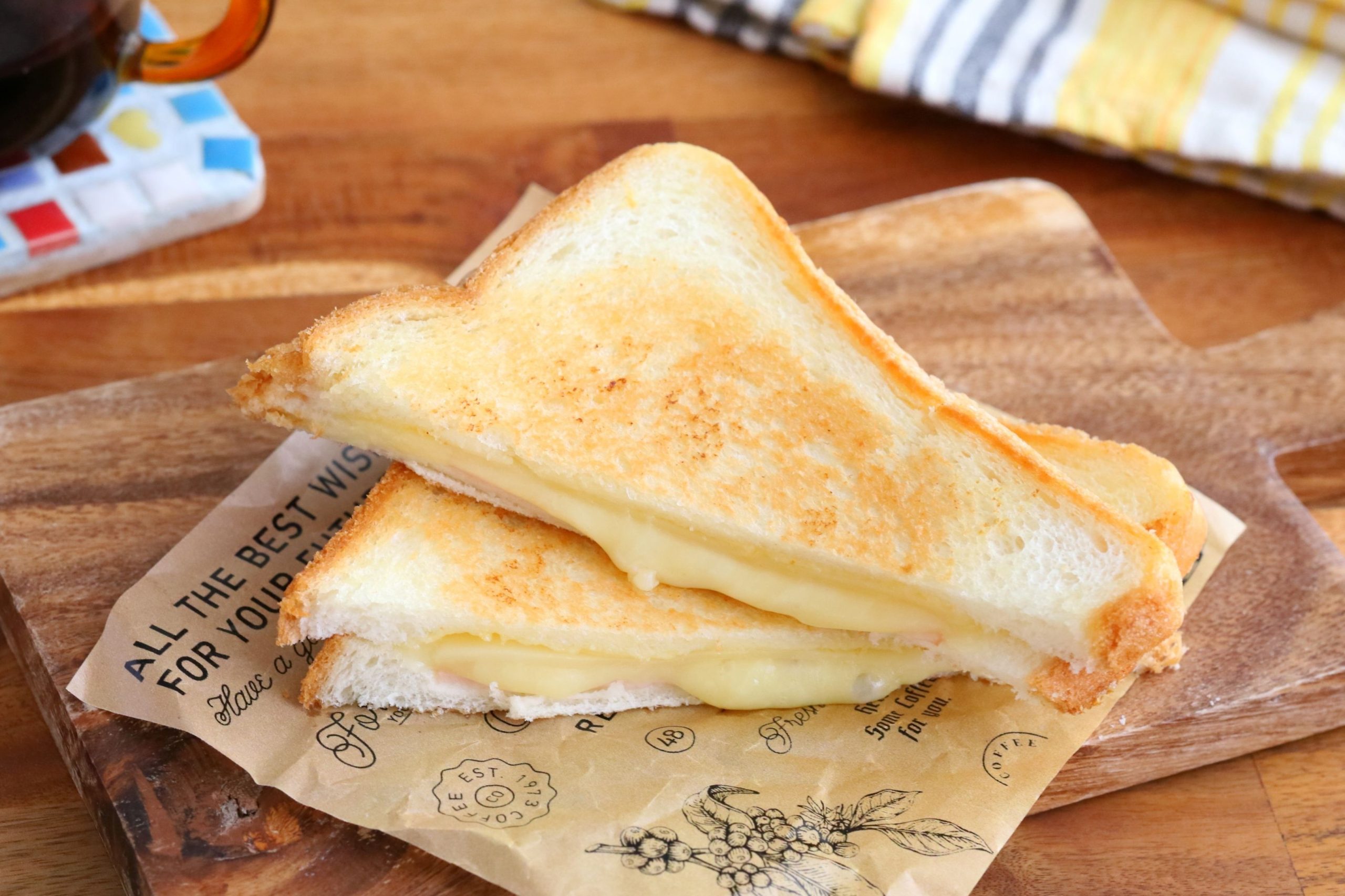 フライパンで簡単！チーズがとろ～り♪「ハム入りグリルドチーズサンド」
