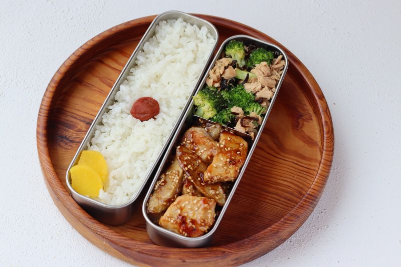 ご飯がすすむ甘辛味！「豚ごぼう」「無限ブロッコリー」2品弁当