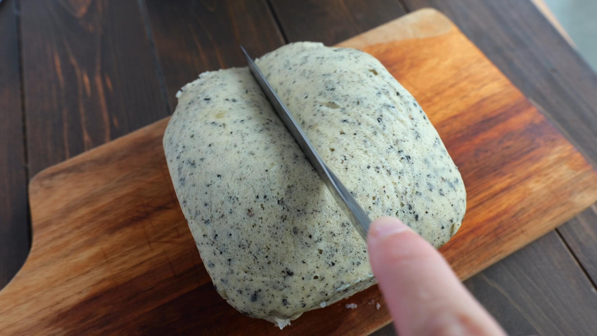 レンジ3分でふわもち！美髪にうれしい「黒ごま豆乳蒸しパン」の作り方