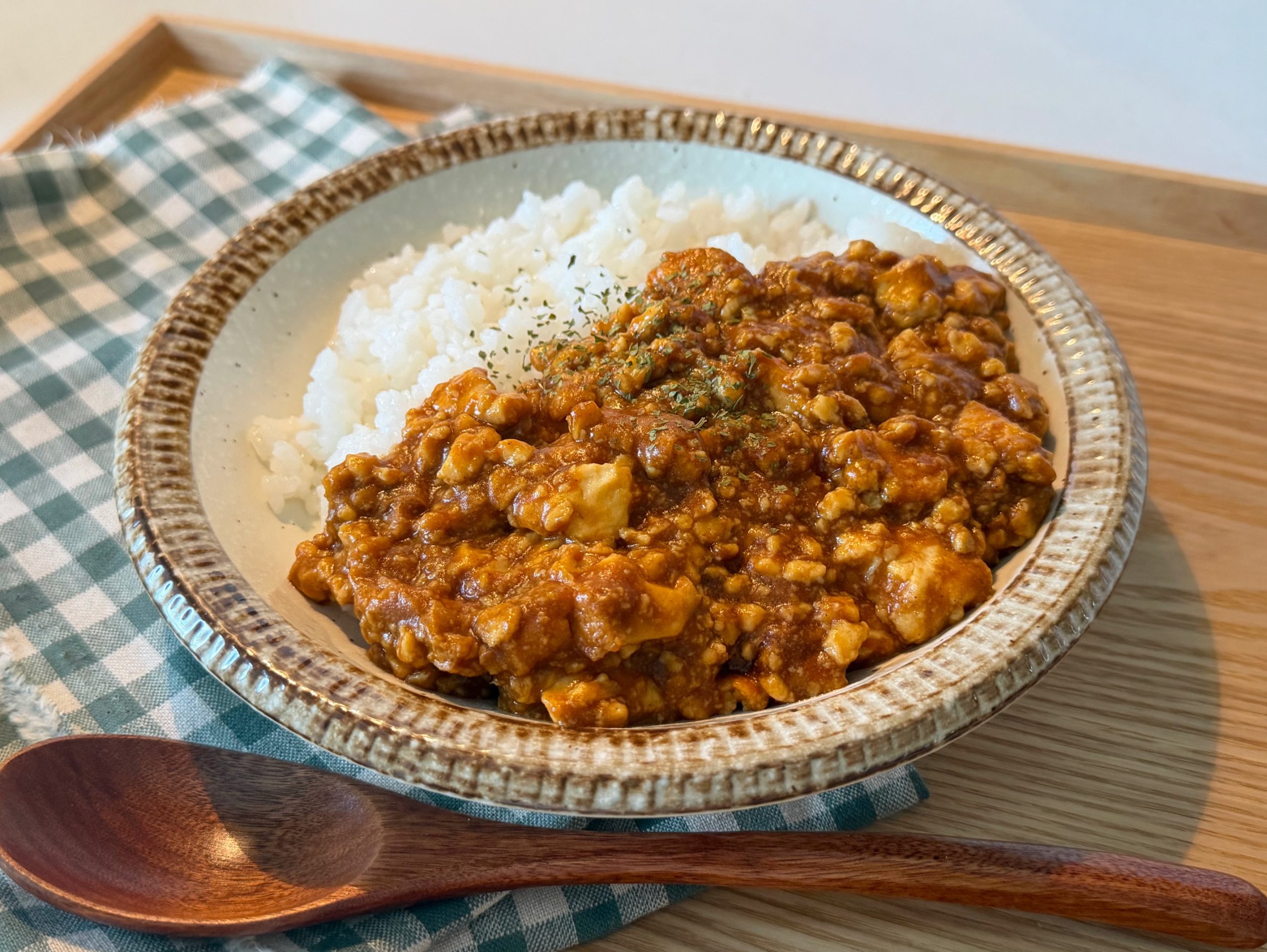 ひき肉いらずで節約！レンジで簡単「厚揚げキーマ風カレー」