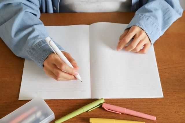 朝ノートを書いたら変わった！気持ちと自分軸を整える「書く習慣」3つ