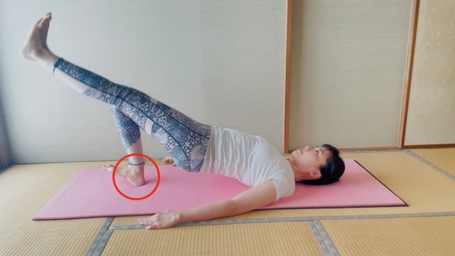 寝たまま脚ピラティス