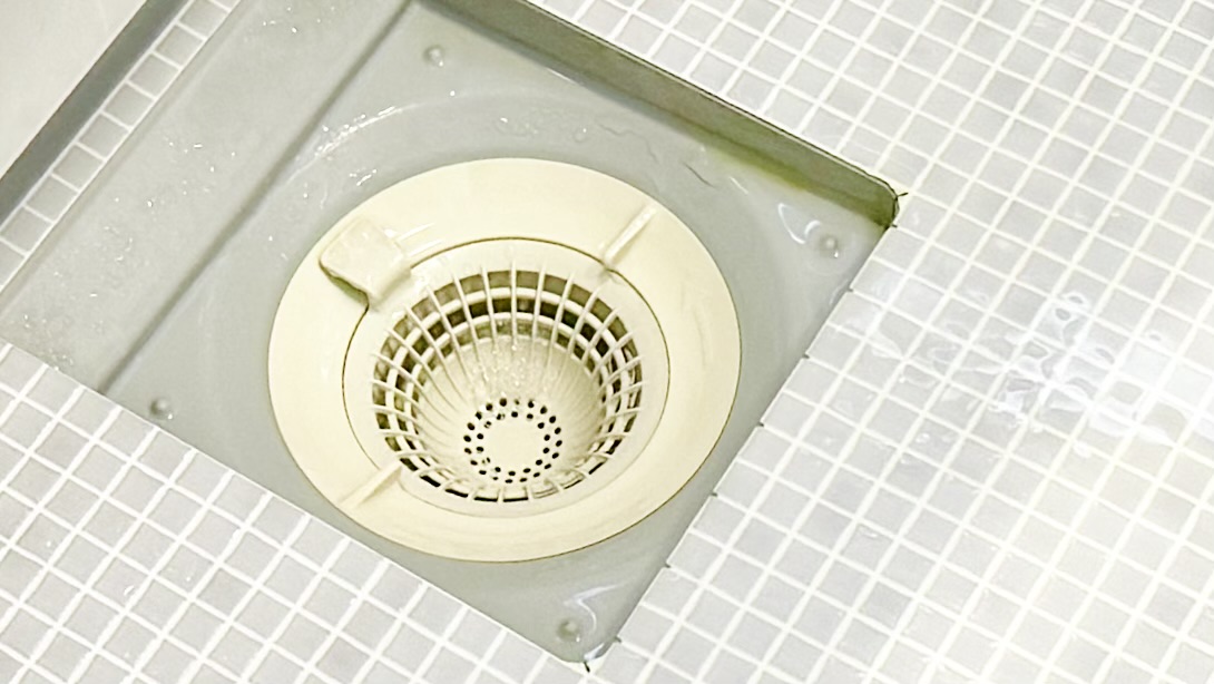 シャワーだけだと要注意！お風呂の排水口の「におい・ぬめり」を防ぐ簡単習慣3つ