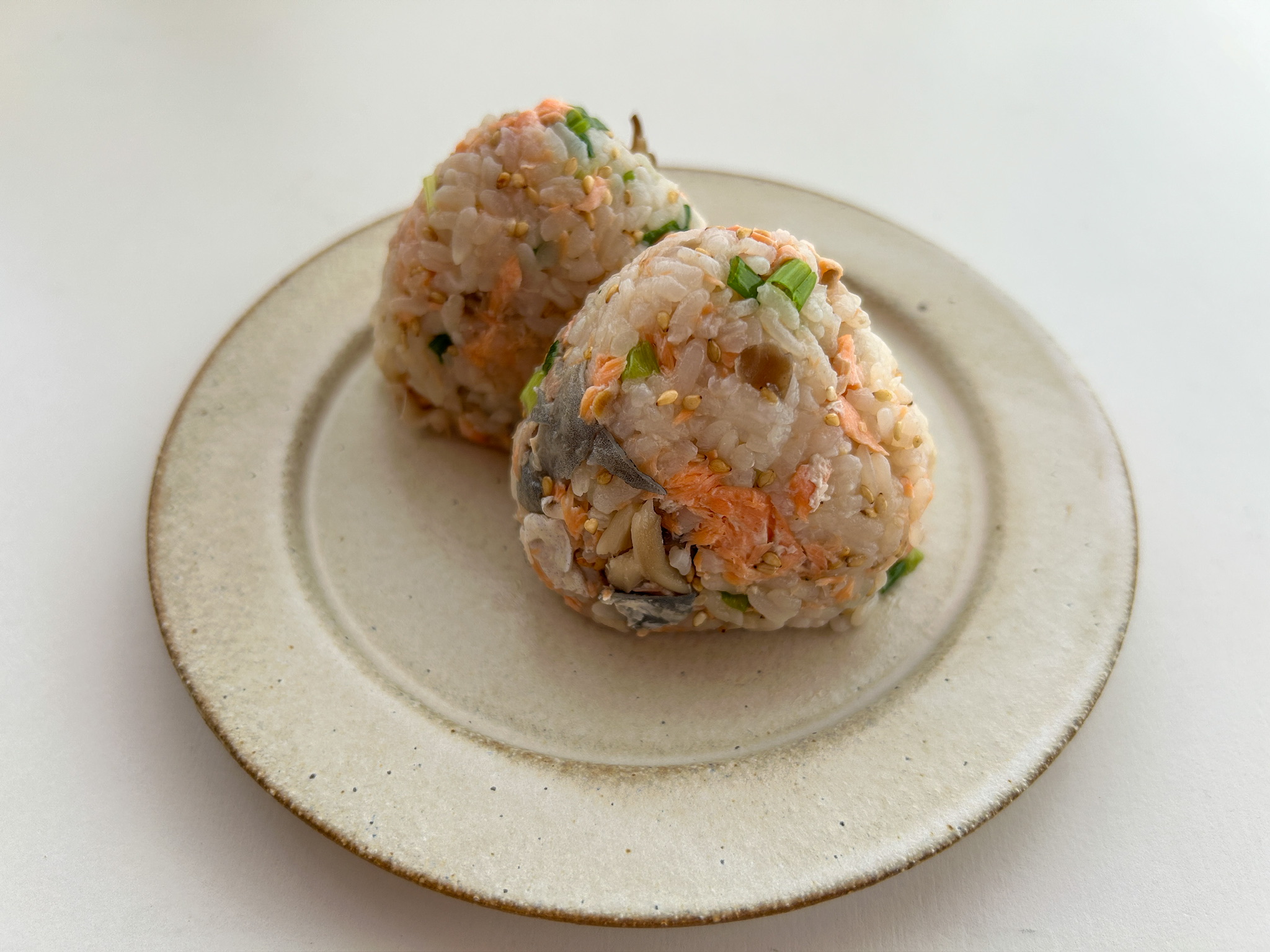 せいろで簡単！蒸して作る「鮭とまいたけの混ぜおにぎり」