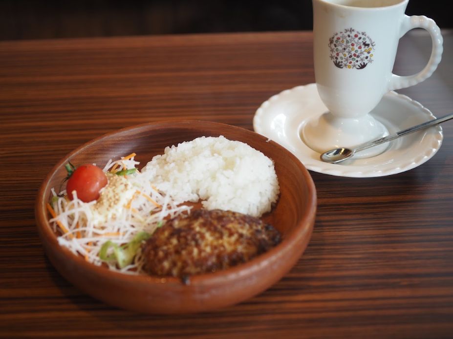 びっくりドンキーで朝ごはん。770円でドリンク付きハンバーグモーニング