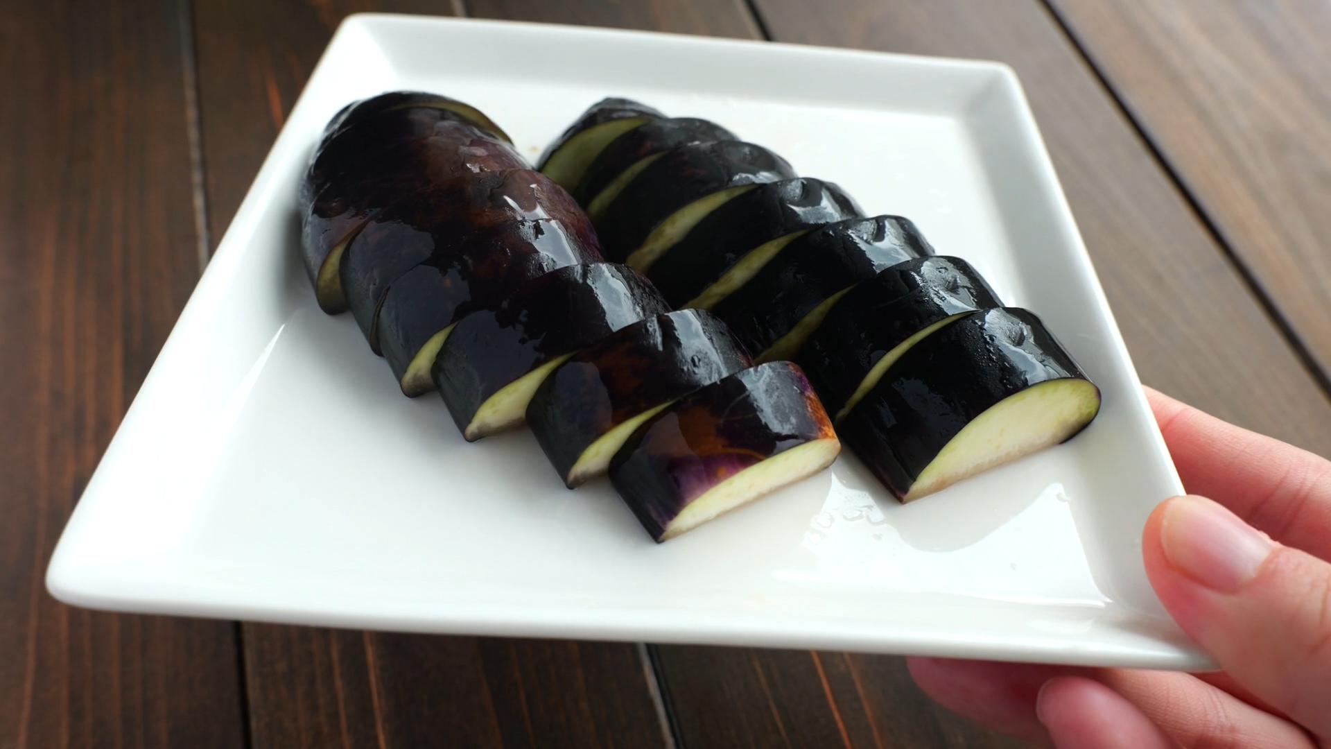 材料4つで簡単！切って漬けるだけ「なすの漬物」の作り方