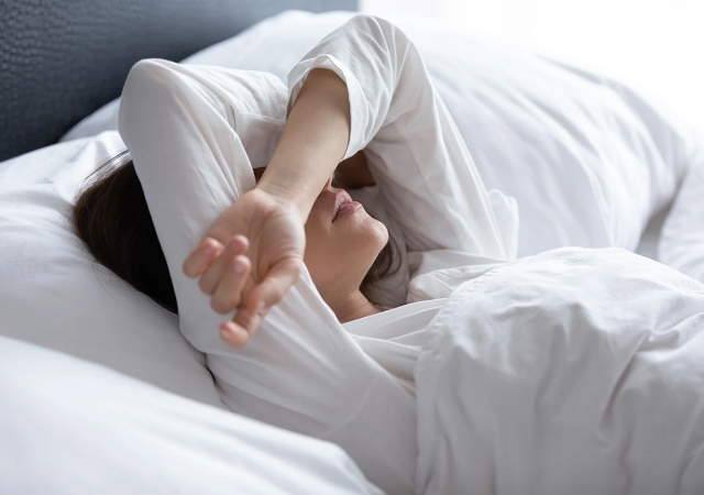 夏に眠れない原因は？睡眠の質を上げる方法7選