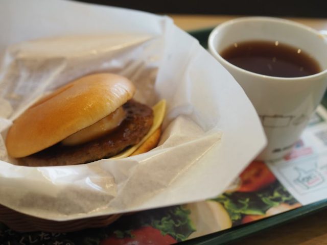 ハンバーガーとドリンク