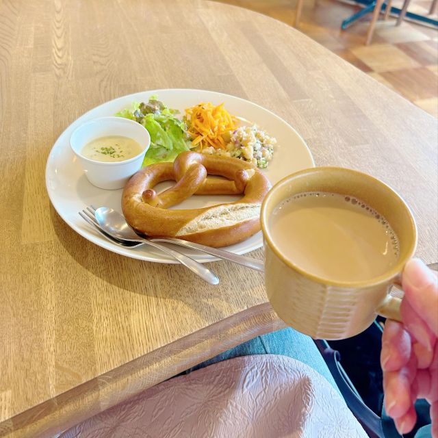 モーニングプレートとコーヒー