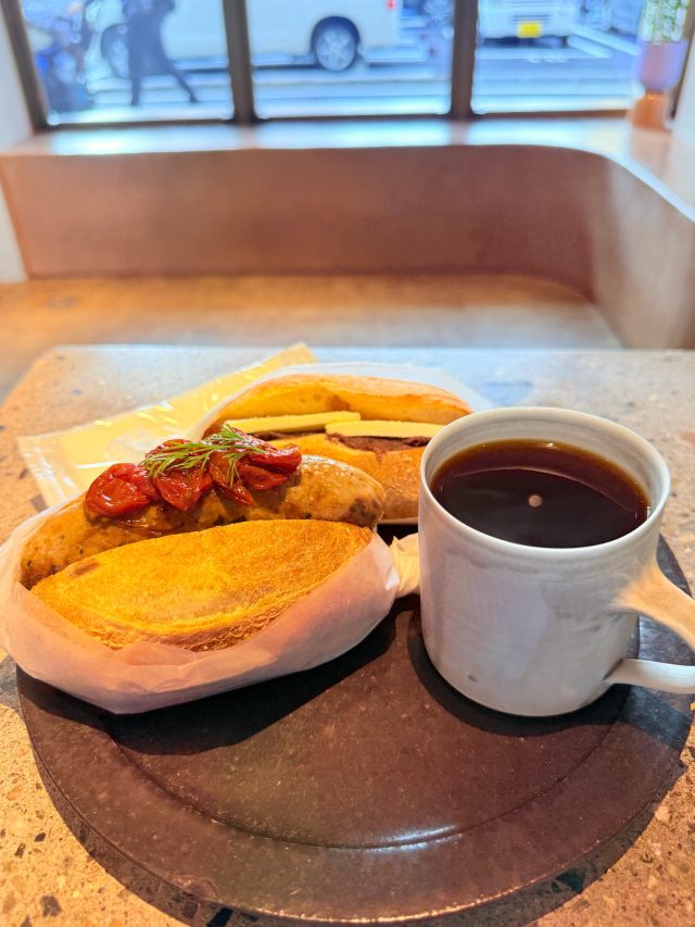 コーヒーとパン