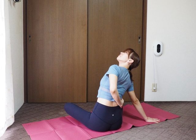 首が短く見える…と感じたら！すっきり見せる「巻き肩」改善ストレッチ3つ