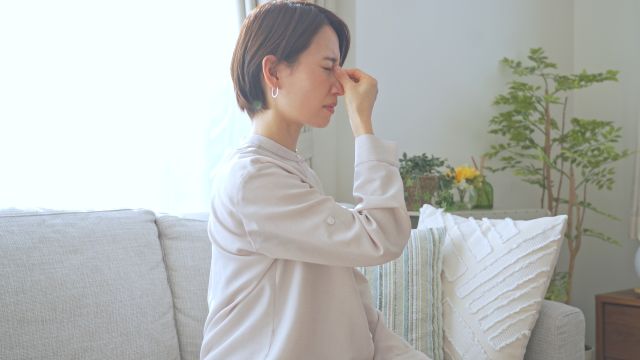 疲れ目・目元の老け見えに!朝にできる簡単ケア3つ