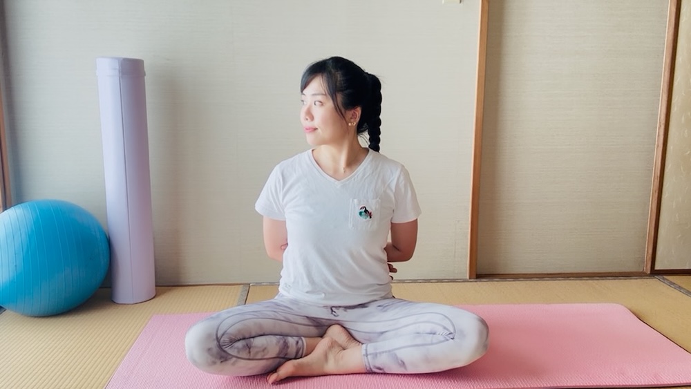 朝3分でストレートネック対策！ガチガチ首をほぐす簡単ストレッチ