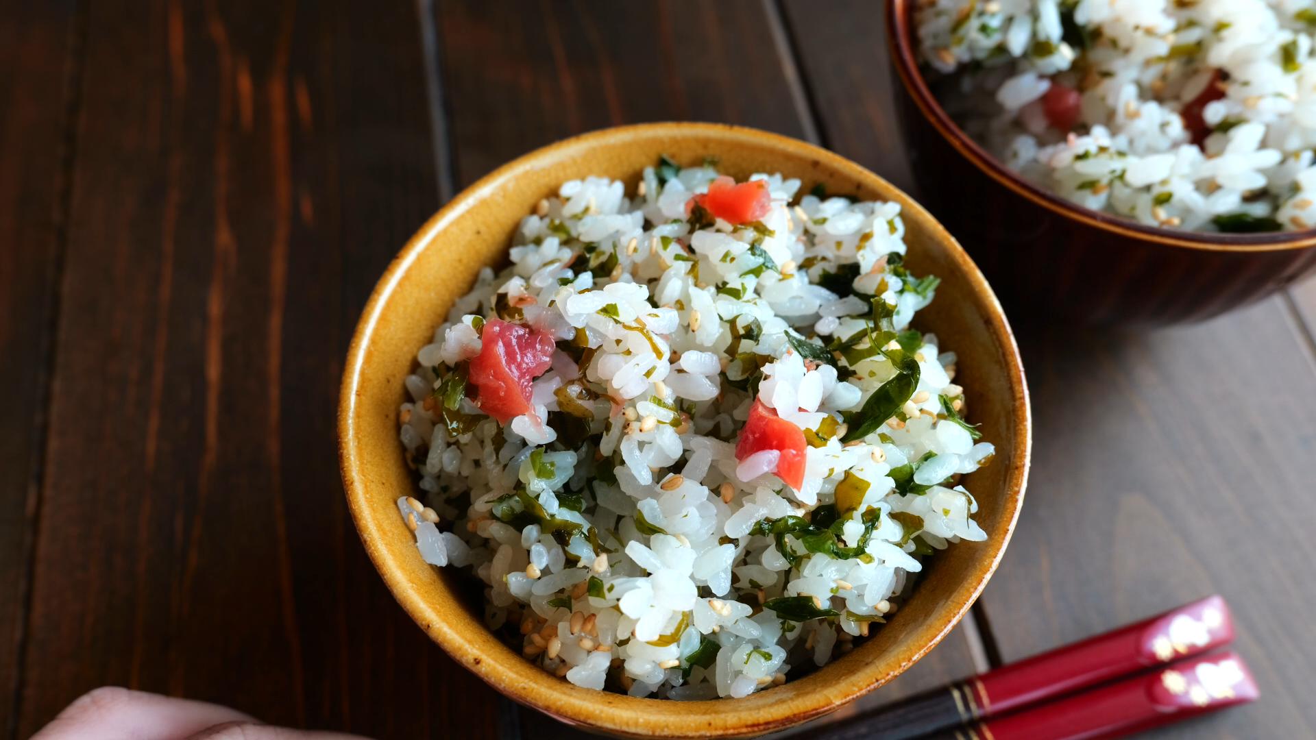 炊飯器で簡単！冷めてもおいしい「梅とわかめの炊き込みご飯」の作り方