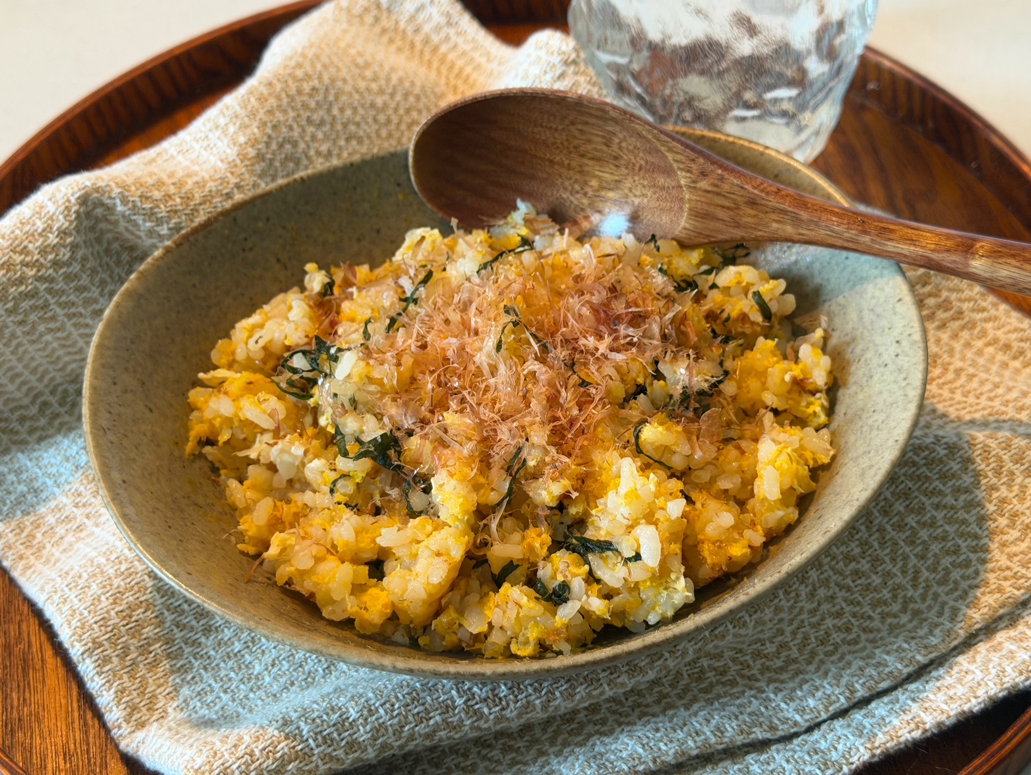 節約したい朝に!レンジで簡単「和風チャーハン」