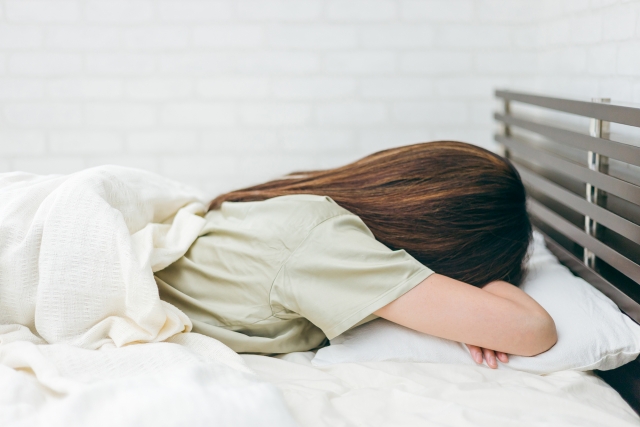 寝てもスッキリしない…「睡眠の質」を高めるために見直したい習慣3つ