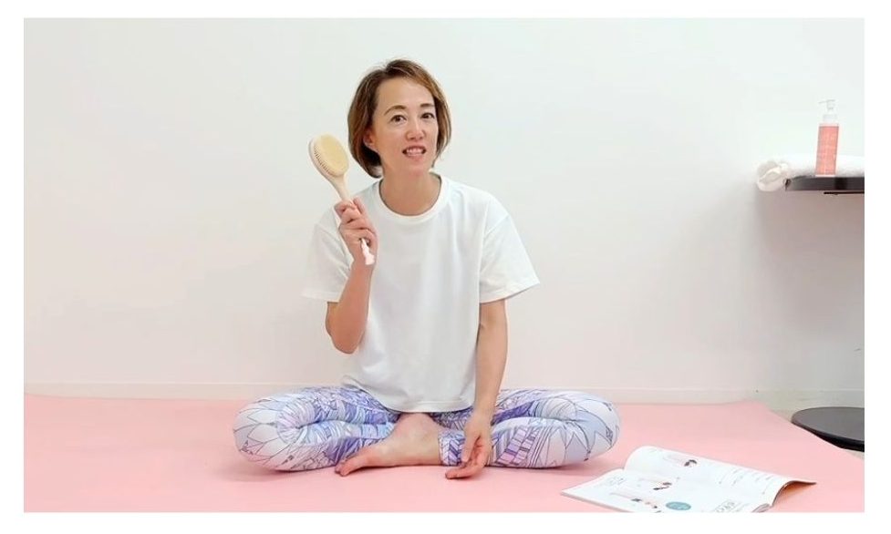 【美脚への道】なめらか・ツルツルに！お風呂で簡単「脚やせブラッシング」