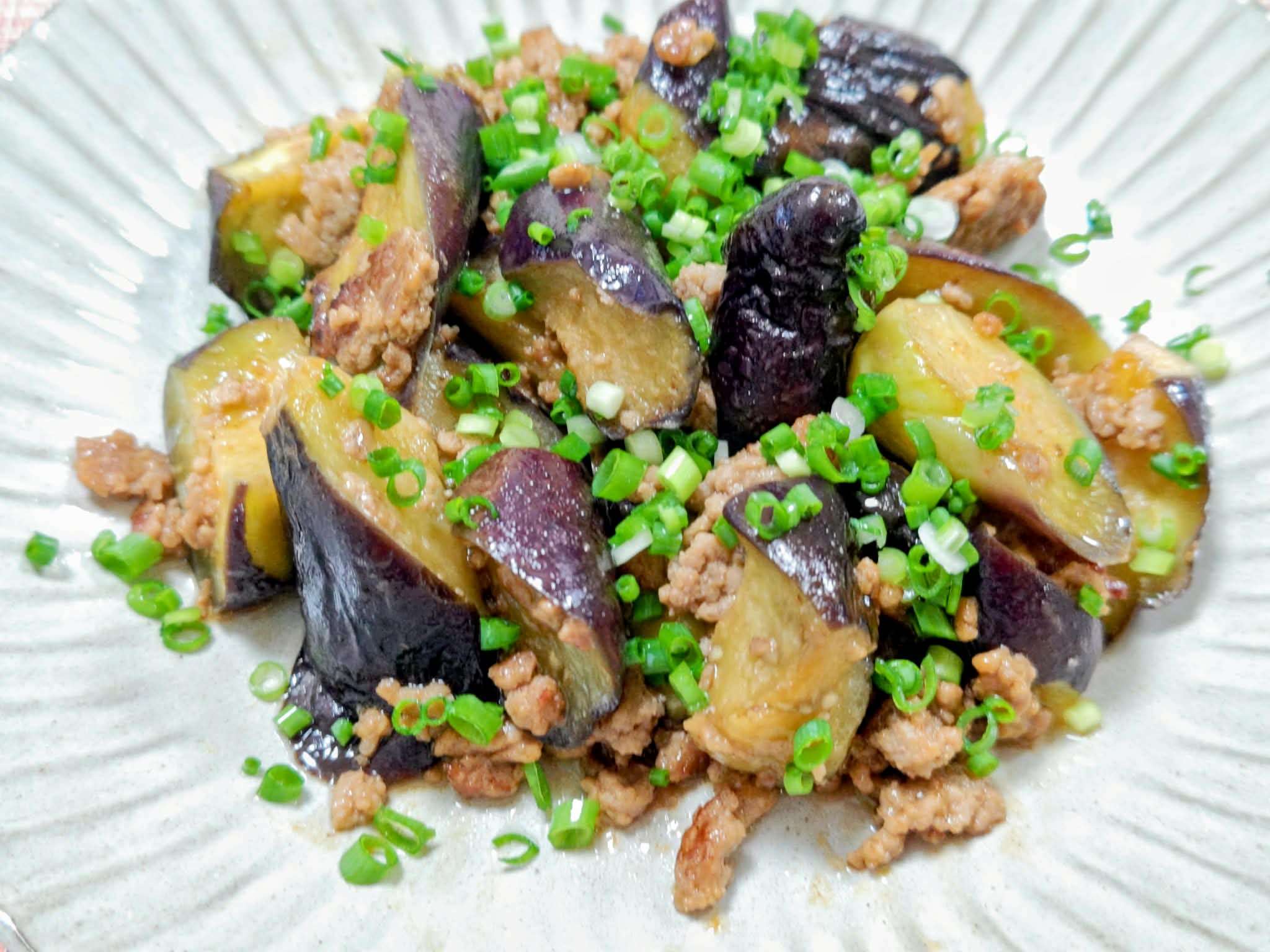 秋ナスがとろ～り♪ご飯が進む「なすと豚ひき肉のオイぽん炒め」