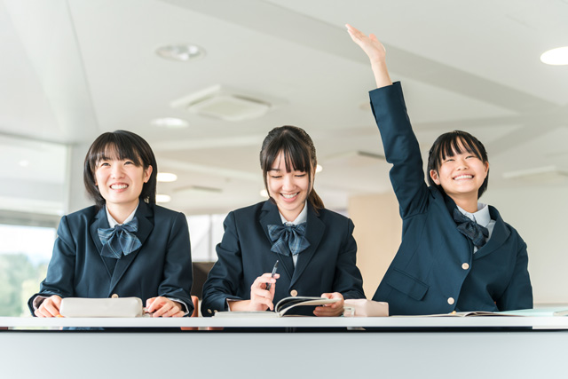 「授業中」を2単語の英語で言うと？