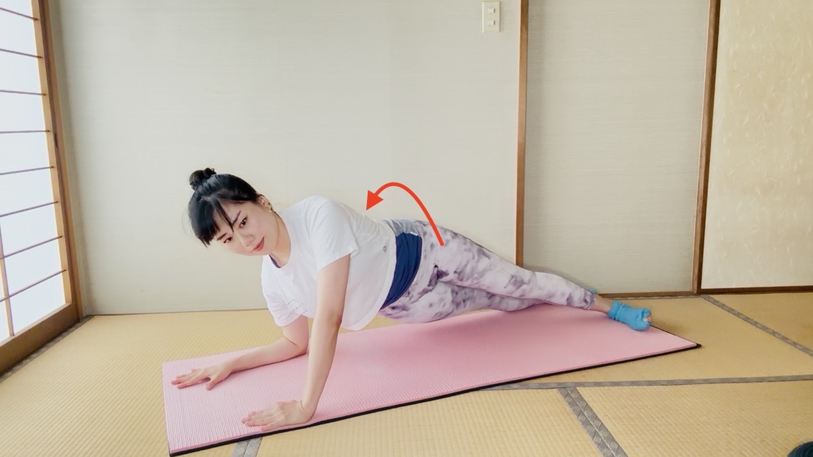 【朝3分】腰回りのもたつきを撃退！ペタ腹をつくる「ねじりピラティス」