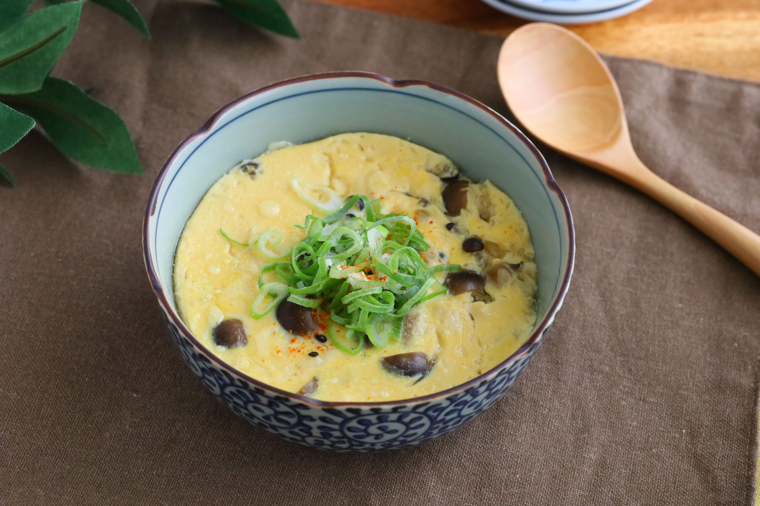 レンジで完成！包丁いらずの「鶏肉としめじのふわふわ茶碗蒸し」