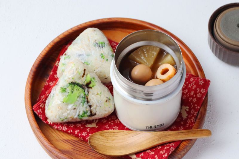 手軽にお月見気分♪「ミニおでん」「ブロッコリーとしらすのおにぎり」2品弁当