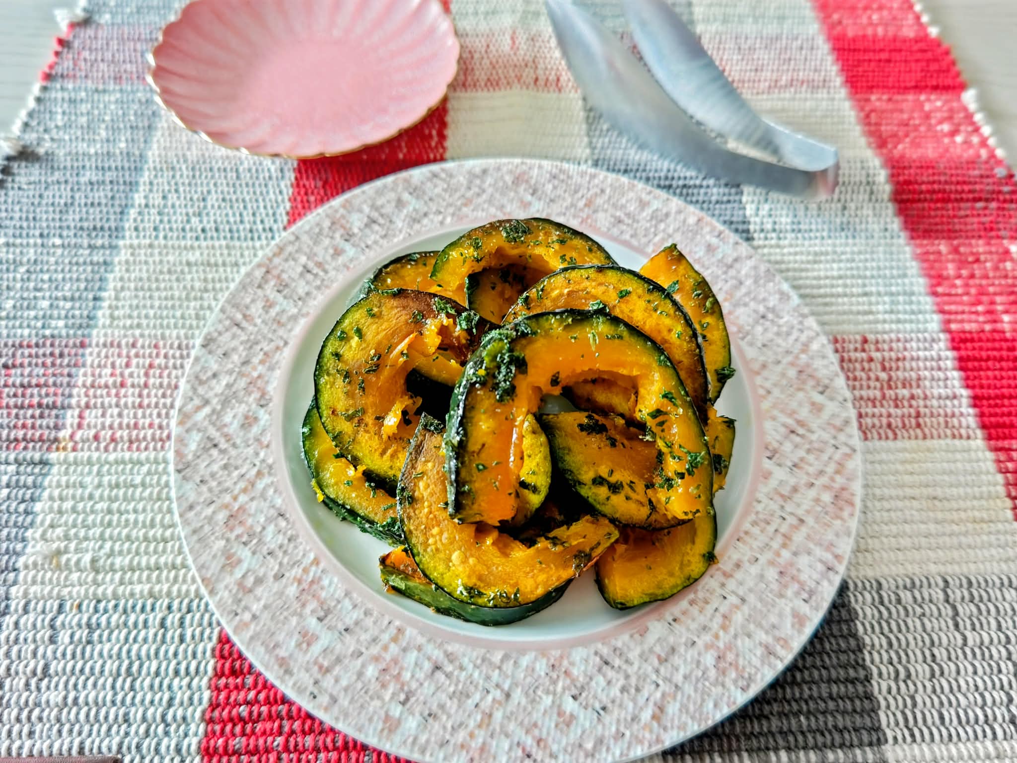 焼くだけでおいしい！青じそ香る「かぼちゃの香味焼き」