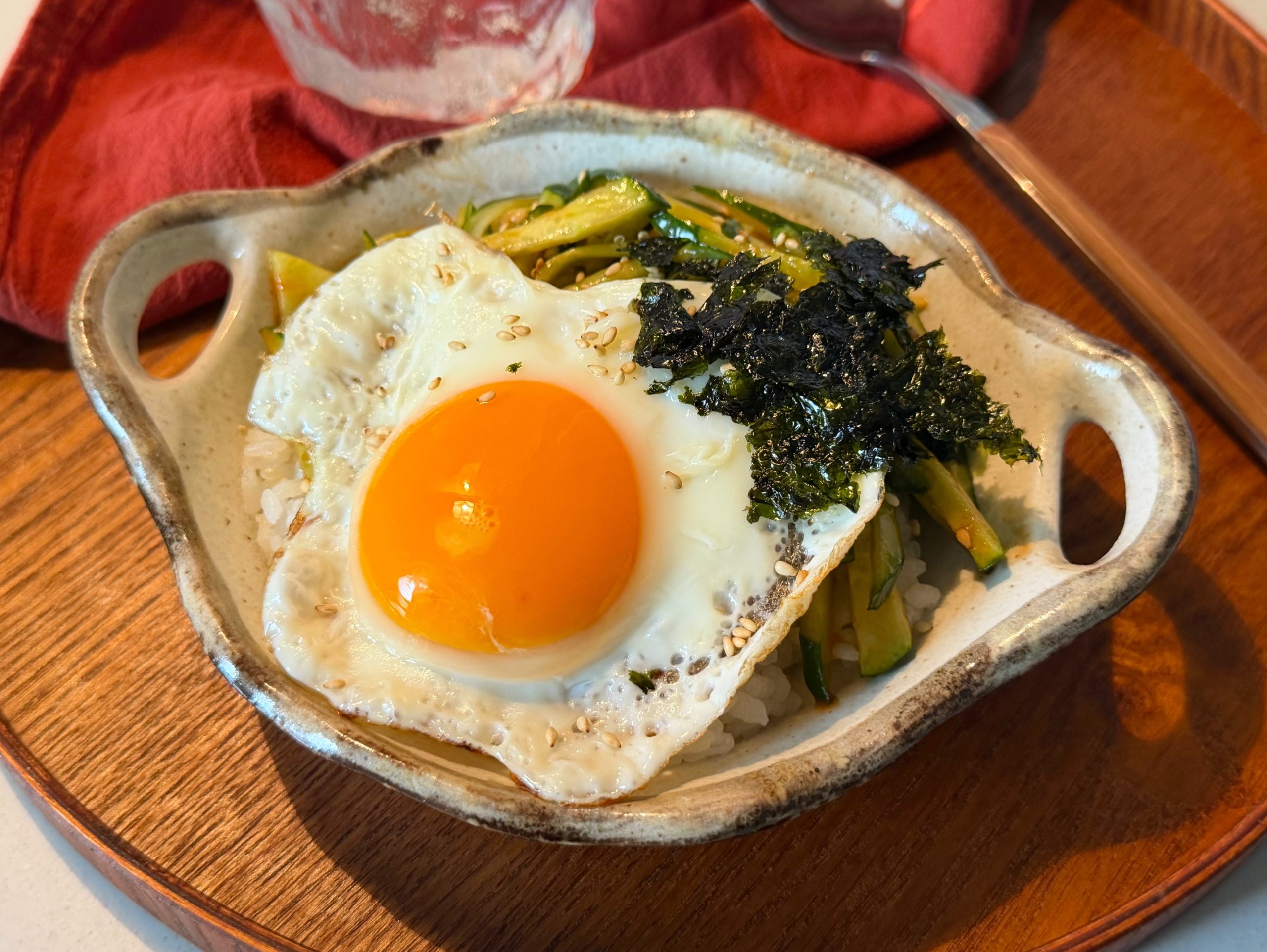 きゅうりと卵だけ!約90円で作る「ピリ辛きゅうり丼」