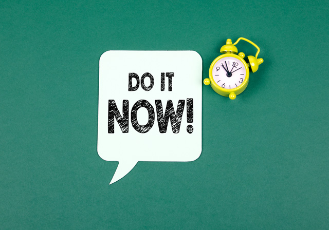 【be動詞は便利】英語「It’s now or never」の意味って？