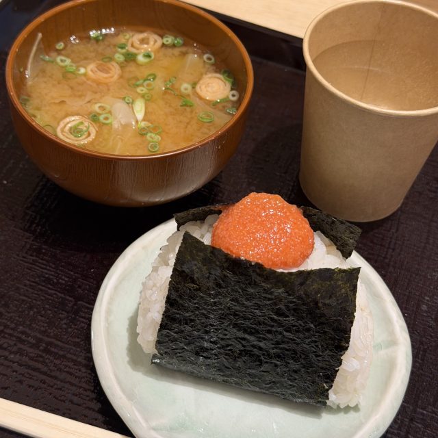 握りたての辛子明太子おにぎり