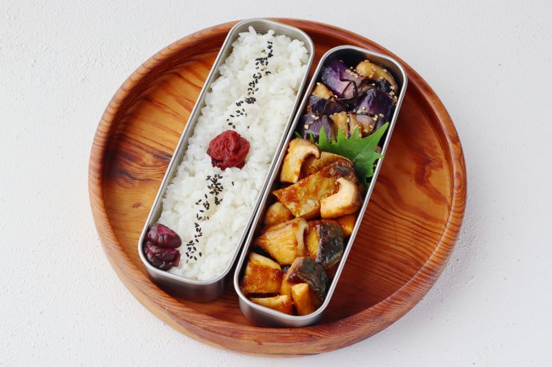 新米に合う！「秋サバとエリンギの生姜焼き」「なすのレンジ蒸し」2品弁当
