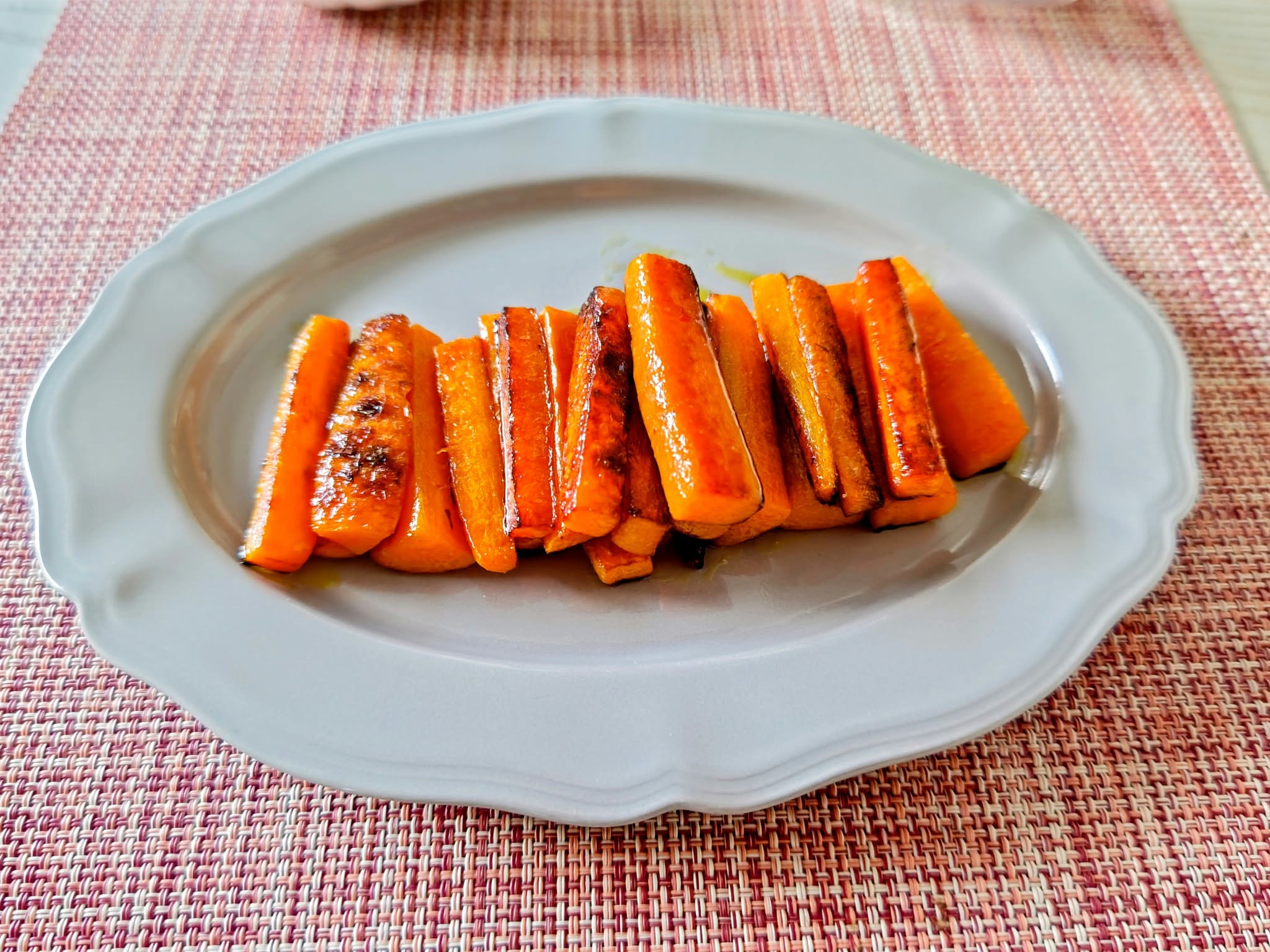 レンジ加熱も下茹でも不要！焼くだけで驚きのおいしさ「グリルにんじん」
